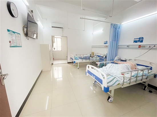 江门市结核病防治所着力改善院区环境,为患者提供优质服务。 江门市结核病防治所着力改善院区环境,为患者提供优质服务。