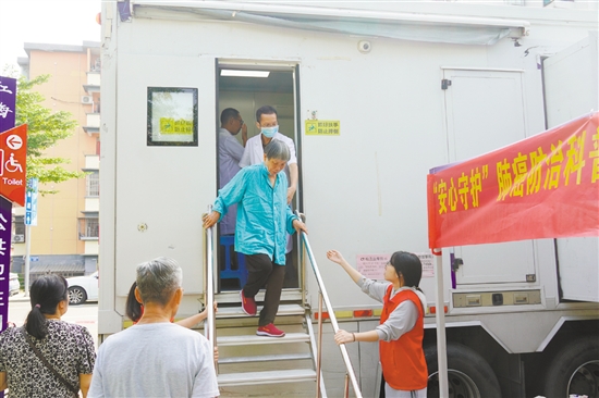 本次活动免费提供胸部CT筛查。 本次活动免费提供胸部CT筛查。