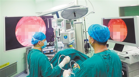 如果肺结节有恶性征象或持续增大,手术切除结节活检是首选治疗方法。 如果肺结节有恶性征象或持续增大,手术切除结节活检是首选治疗方法。