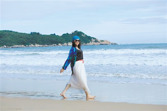 冯碧珍在汕头南澳岛旅游。 冯碧珍在汕头南澳岛旅游。