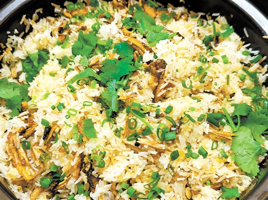 台山黄鳝饭口感松软,味道鲜美。 台山黄鳝饭口感松软,味道鲜美。