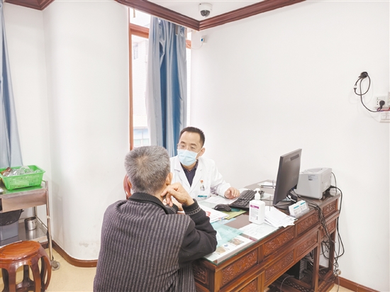 中医运用望闻问切进行诊疗。