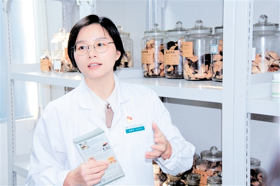 药学部负责人谭娥玉