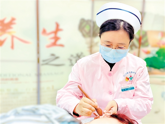 中医经典科护士长黄霓