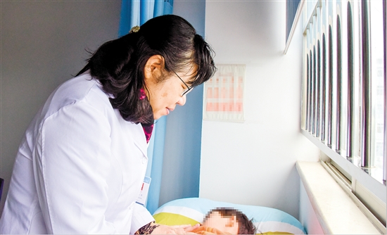 在江门市中心医院医务人员的精心照料下，患者病情逐渐好转。