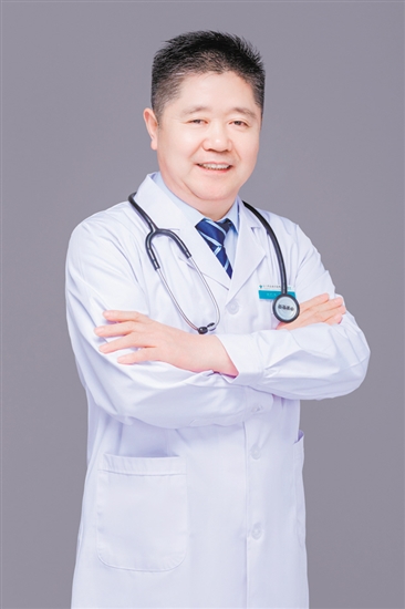 杨爱成：江门市五邑中医院肾病科主任，主任医师，医学博士，暨南大学硕士生导师，岭南名医，江门市名医。