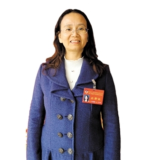 开平市政协委员、沙冈初级中学副校长关艳梨 开平市政协委员、沙冈初级中学副校长关艳梨