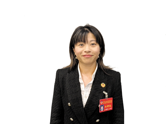 开平市政协委员、澳门开平青年会副会长伍雅芬 开平市政协委员、澳门开平青年会副会长伍雅芬