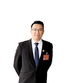 开平市政协委员、民盟开平市委员会专职副主委张伟津 开平市政协委员、民盟开平市委员会专职副主委张伟津