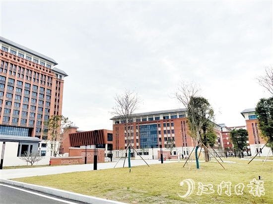 恩平智造学院设置在恩平市职教园内,拥有优质的职业教育条件。 恩平智造学院设置在恩平市职教园内,拥有优质的职业教育条件。