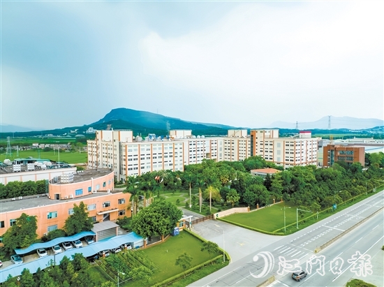 近年来,开平市构建生物医药产业生态“强磁场”,加速了产业集聚。图为位于沙塘镇的开平牵牛生化制药有限公司。 近年来,开平市构建生物医药产业生态“强磁场”,加速了产业集聚。图为位于沙塘镇的开平牵牛生化制药有限公司。