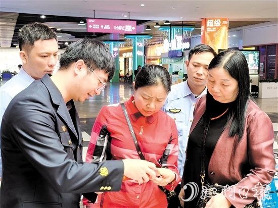 恩平市烟草专卖局以“共筑满意消费,建设诚信烟草”为主题,开展多元普法宣传。 恩平市烟草专卖局以“共筑满意消费,建设诚信烟草”为主题,开展多元普法宣传。