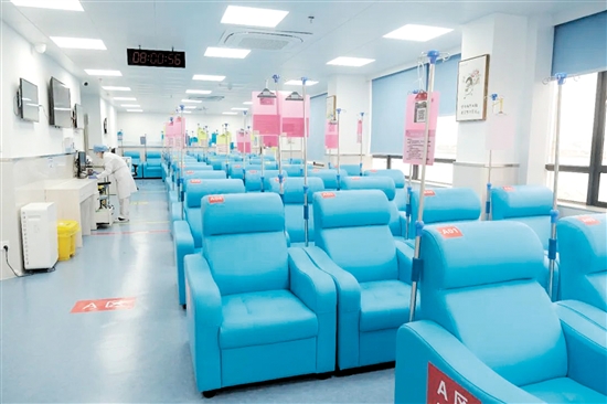 升级改造后的江门市中心医院日间化疗中心焕然一新。