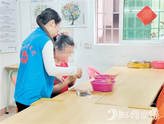 在项目组的用心指导下，小燕的就业技能越来越娴熟了。