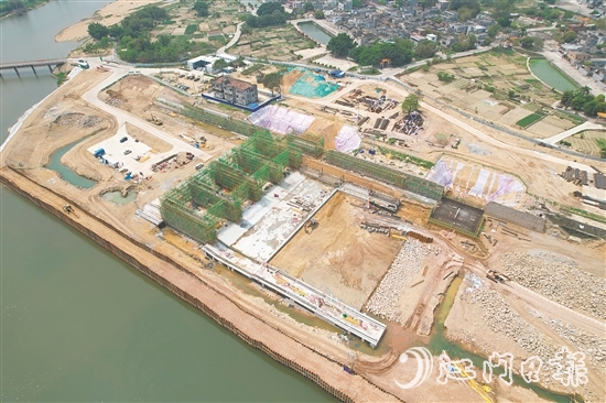 东成水闸重建工程施工现场。 东成水闸重建工程施工现场。