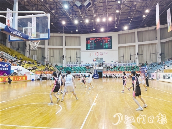 2025年恩平市“工会杯”女子篮球赛开打,共有6支队伍参赛。 2025年恩平市“工会杯”女子篮球赛开打,共有6支队伍参赛。