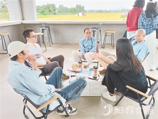 经过修葺的谢永宽故居不仅在庭院设计上融入红色文创元素,还在周边创新引入稻田咖啡馆业态。 经过修葺的谢永宽故居不仅在庭院设计上融入红色文创元素,还在周边创新引入稻田咖啡馆业态。