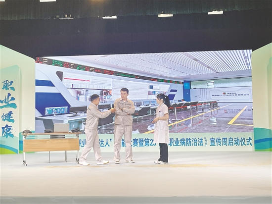 比赛现场，选手展示自己的技能。