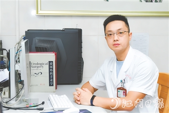 开平市中心医院泌尿外科主任、主任医师付昕阳