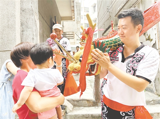 泗丫村将“扒旱龙”的习俗保留下来。 泗丫村将“扒旱龙”的习俗保留下来。