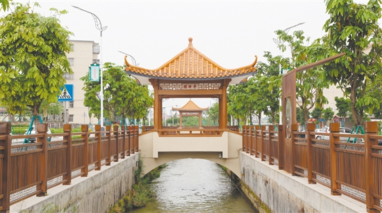 修复后的凉亭成为周边居民休闲的好去处。