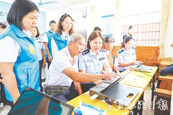 恩平公安户政部门主动将“办证专场”开进厂区、社区。