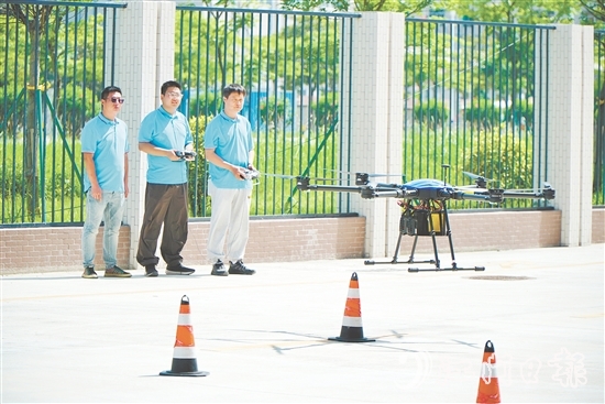 恩平市无人机培训课现场。
