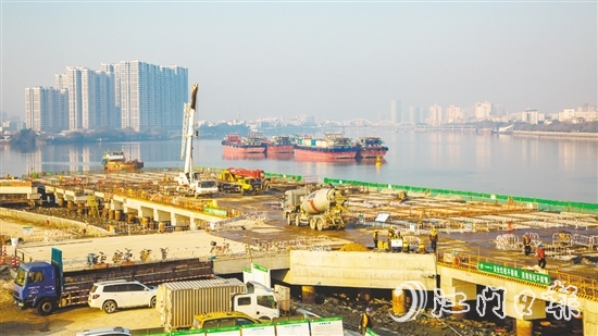 开平市城市投资集团有限公司参与的三埠新港项目，将有效提升开平内河通航能力。