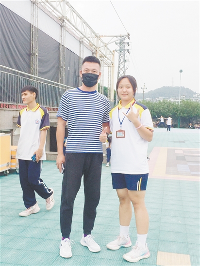 卢颖芝减重前后对比。 卢颖芝减重前后对比。