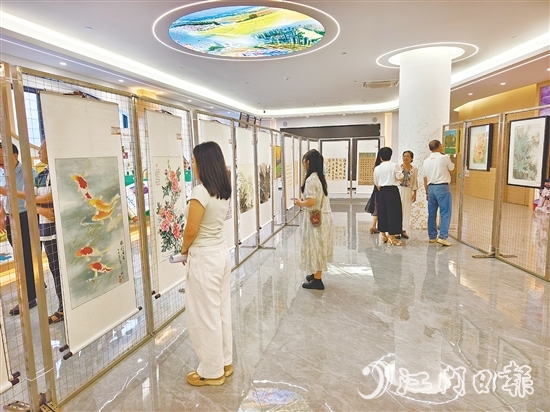 展出作品描绘了恩平市实施“百千万工程”带来的变化和崭新面貌。