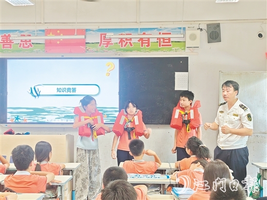 防溺水宣传走进那吉镇中心小学。
