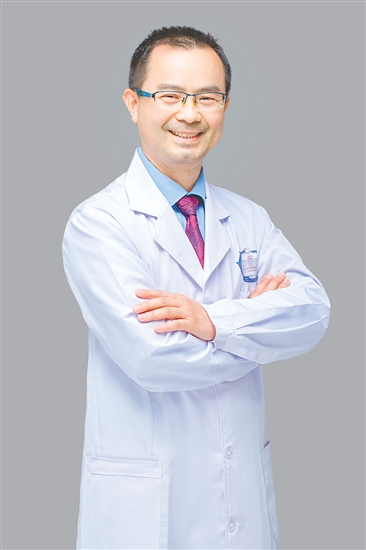 人物档案:李国泉,皮肤科主任,主任医师,从业31年,党龄30年。 人物档案:李国泉,皮肤科主任,主任医师,从业31年,党龄30年。