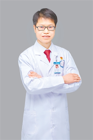 人物档案:潘月帆,骨科(二区)主任,从业20年,党龄21年。 人物档案:潘月帆,骨科(二区)主任,从业20年,党龄21年。