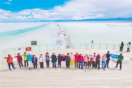 茶卡盐湖航拍。 茶卡盐湖航拍。