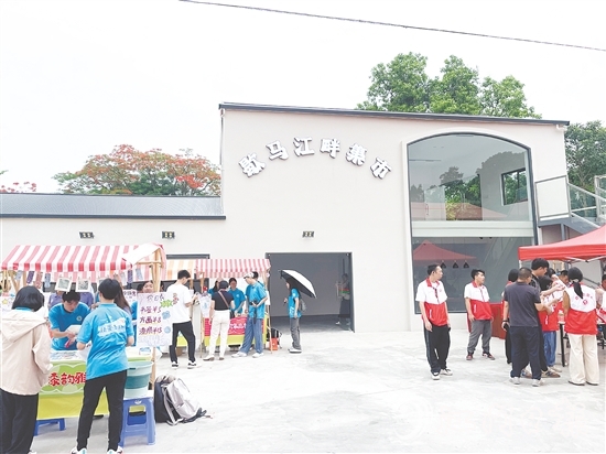 恩平歇马学院联合五邑大学团队，将闲置楼房改造成歇马江畔集市。