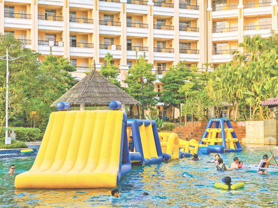 山泉湾温泉城水上乐园。 山泉湾温泉城水上乐园。