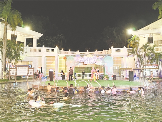 江门古兜温泉度假区打造浪漫唯美的夜间水上音乐会。 江门古兜温泉度假区打造浪漫唯美的夜间水上音乐会。