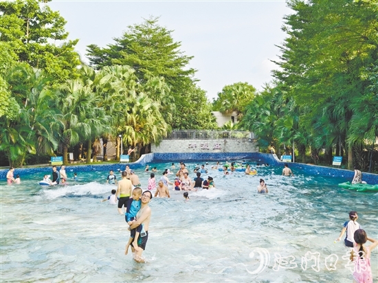 恩平的温泉景区还有水上项目。