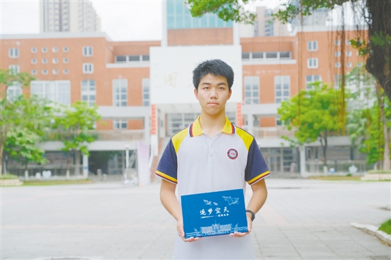 邹昊轩。 邹昊轩。