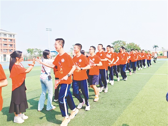 景贤学校师生面对中考,满怀信心。 景贤学校师生面对中考,满怀信心。