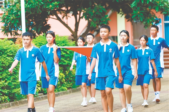 怡霖学校致力于培养学生拥有健全人格、社会责任感与家国情怀。