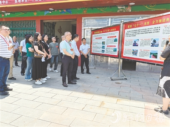 恩平市人大常委会组织人大代表外出交流，学习发展经验。