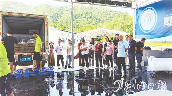 恩平市大田镇人大组织人大代表到江门水都产业园视察。