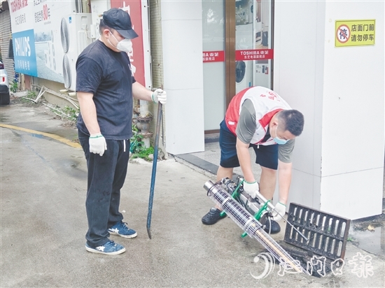 8月2日下午,恩城街道党员志愿服务队开展消杀行动。 8月2日下午,恩城街道党员志愿服务队开展消杀行动。