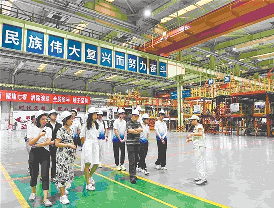 实践团参观中车广东轨道交通车辆有限公司。 实践团参观中车广东轨道交通车辆有限公司。