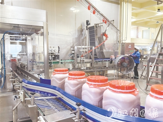 粤师傅公司将现代科技融入传统工艺,不仅能保持产品的独特风味,更能实现生产的标准化、规模化。 粤师傅公司将现代科技融入传统工艺,不仅能保持产品的独特风味,更能实现生产的标准化、规模化。