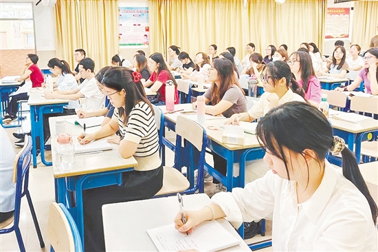 新会尚雅学校开展新教师培训。 新会尚雅学校开展新教师培训。