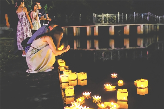 “七夕等圩”活动的核心魅力,在于对传统习俗的创新诠释。 “七夕等圩”活动的核心魅力,在于对传统习俗的创新诠释。