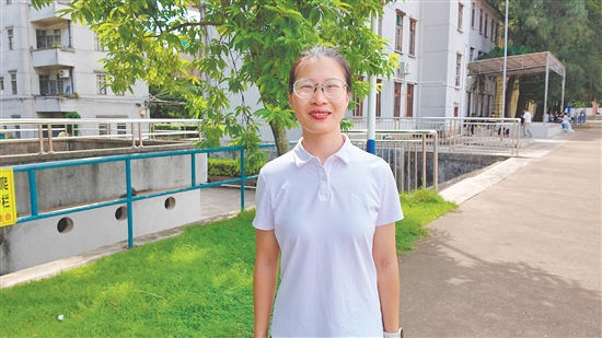 恩平市郁文中学体育教师谭彩燕 恩平市郁文中学体育教师谭彩燕