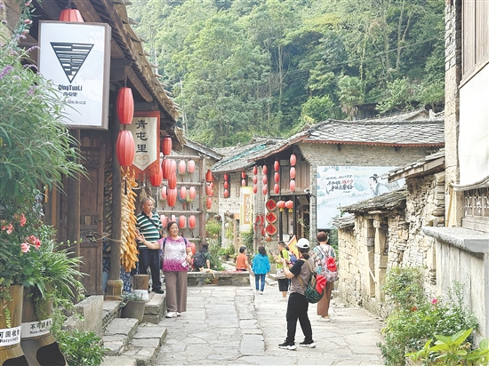 9月9日,“邑起游”云贵秋韵5天游启程。 9月9日,“邑起游”云贵秋韵5天游启程。